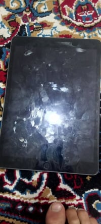 ايباد ٩ • ملحقات كاملة • مكاني الرمادي