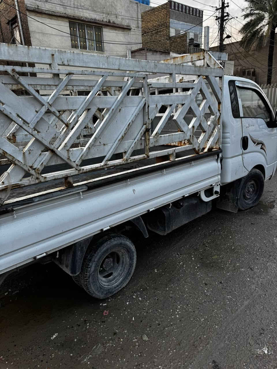 السلام عليكم
كيا حمل 

موديل:2008

رقم واسط انكليزي 

ماشية:175km

مصفرة غرامات 

كير محرك مكفولات 

سيارة مال شغل 

مكاني بغداد 

0773 732 2132

0790 259 1127
