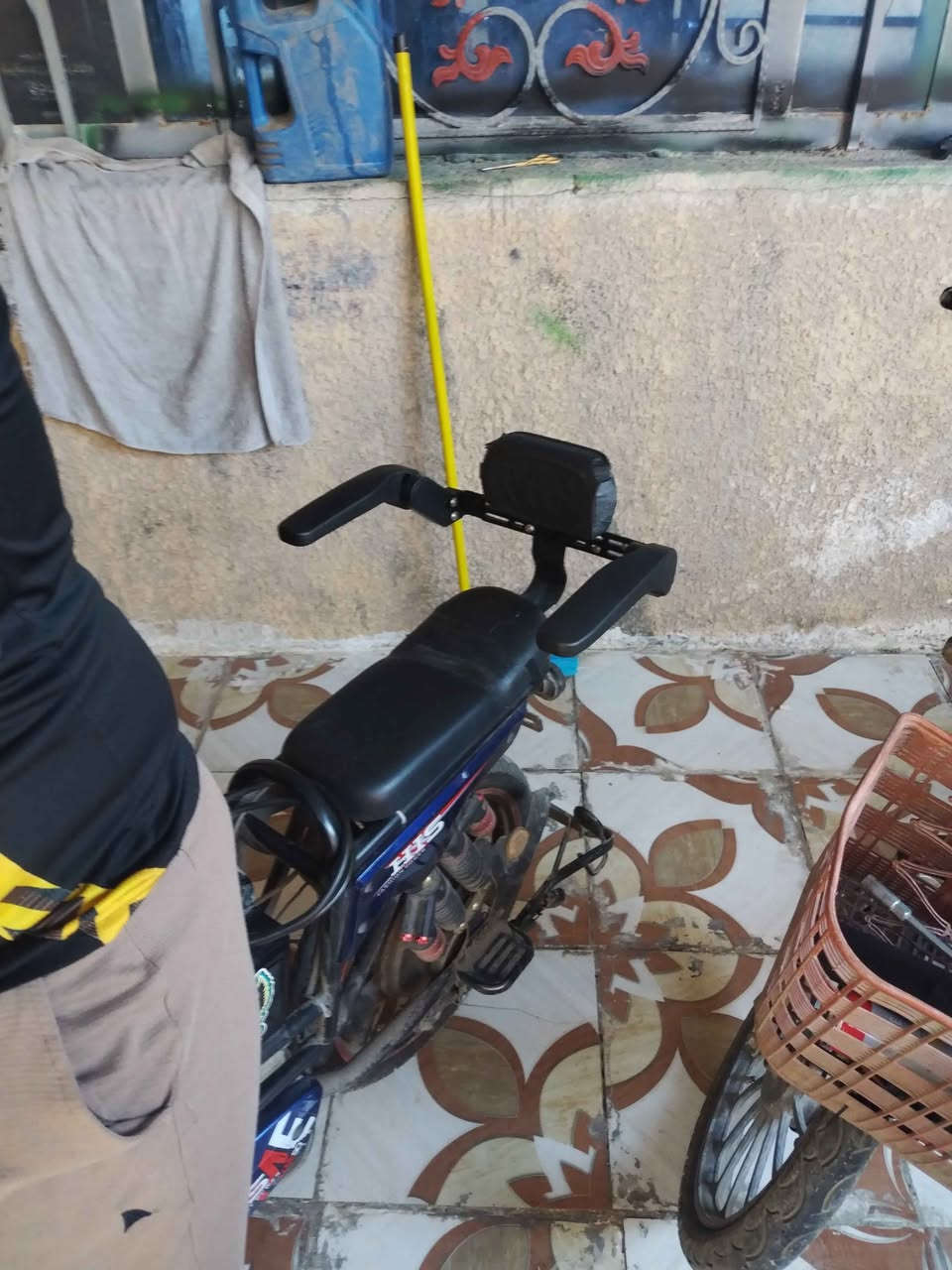 دراجات شحن ثنين الاولئ مفولة والثانية بيها نقص شاشة بطاريت جدد تايرات جدد، *********** بغداد, العراق
