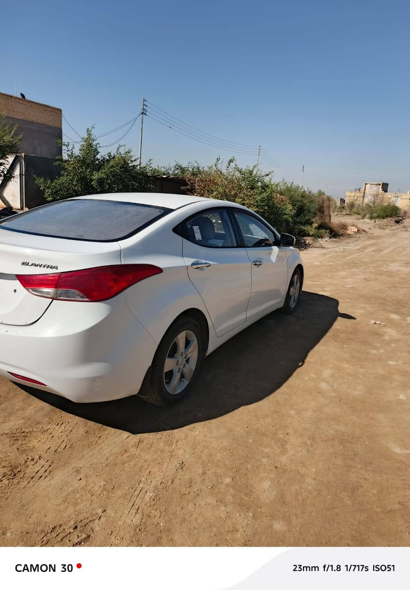 السلام عليكم 
النترا مديل 2014  مكفوله من الضربه والصبغ 
ماعدا رشه يم قبق البانزين موضحلك بالصور 
جاهزه تبريد تدفئه تخم تاير 
شرط السونار 
سياره ماناقصها شي أنكر سويج وطلع بغداد 
السعر ١٢٠ ورقه وبيها مجال شي قليل 
مكانها قضاء المدينه الأتصال على الرقم ***********
شرط التحويل
