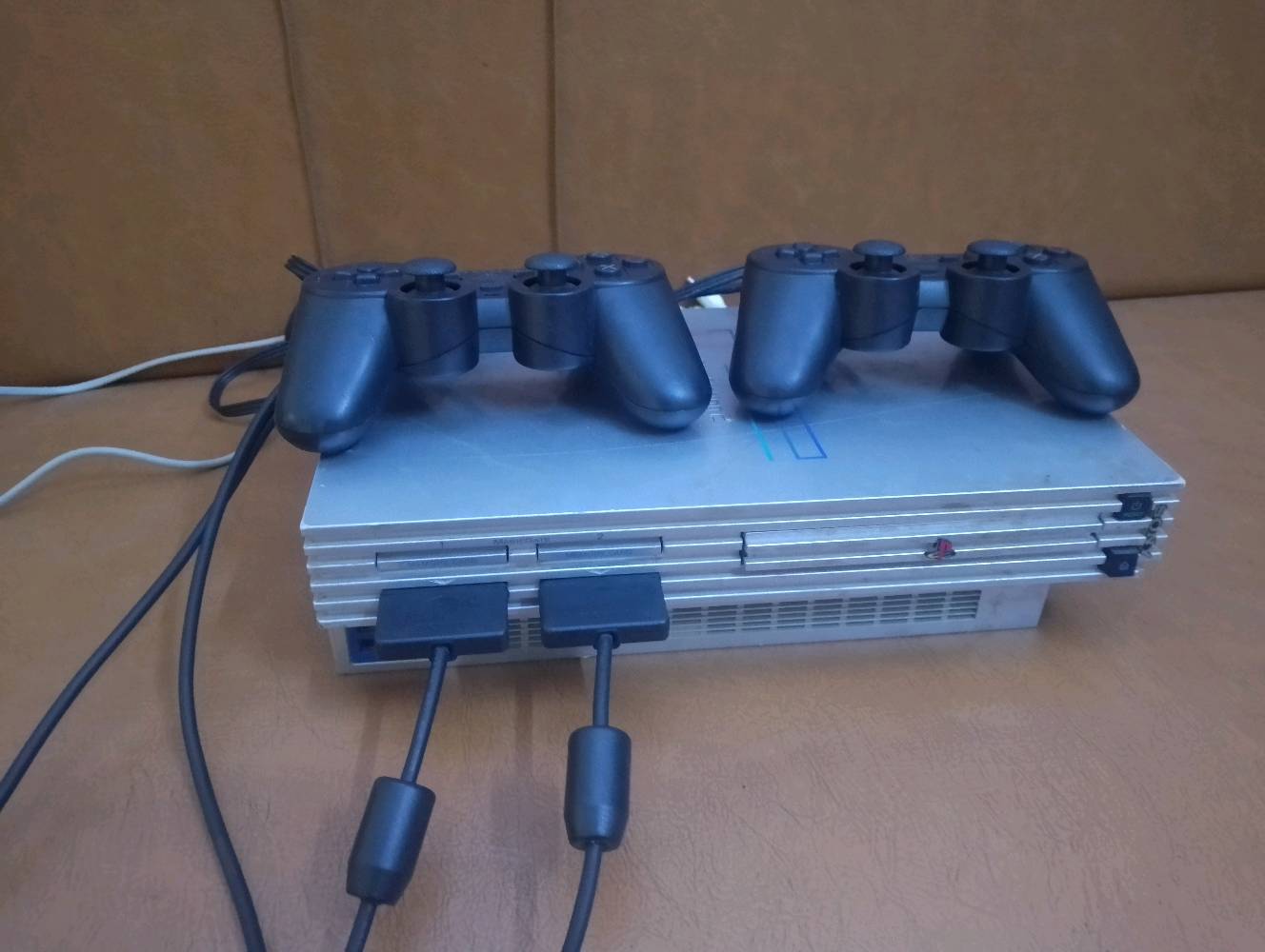 بلي 2 نضيف كامل هوه وغراضه ب 75 