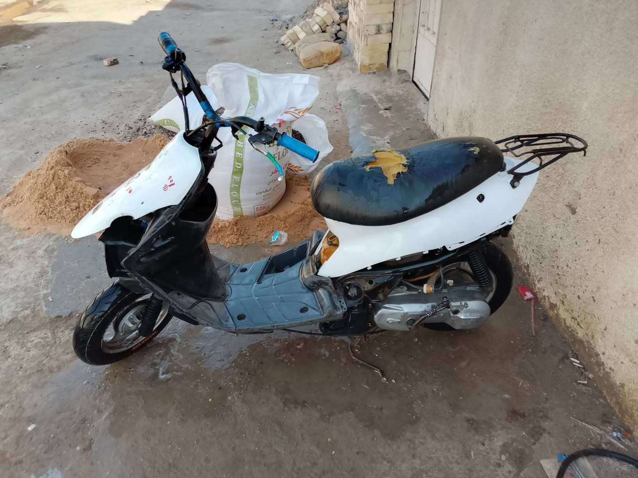 سلام عليكم عيني دراجه معروضه للبيع تجي اتشوفه كدامك بيه شغله وحده بس كاطه ناريه ما اعرف اشبيه مكان بغداد لامين الثانيه السعر 150وبيه مجال دراجه هندر واحد بس كاطه ناريه الستفسسر ***********  دراجه اول فتحه اله مره وحده انفتحت
