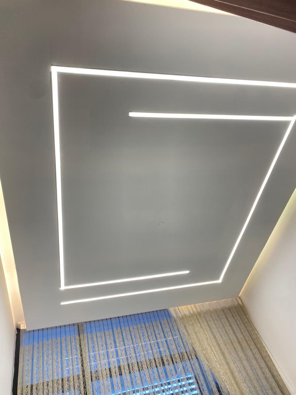 #المميز_الديكورات/***********
سلام عليكم /نموذج من اعمالنا ومن الله توفيق✅🤍 
خلفات متفرغه العمل  جميع ديكورات بأنسب الاسعار
1-سقف ثانوي✨🤍
2-جبسن بورد  بوكسات قواطع مغربي + سبنت بورد + بوردx
3-بديل خشب+ جوكرات كلاسك  💯✨
4-ديكور بلازمة. ✨🩶
5-سحبات داخليه وخارجيه ✨🤍
6-حجر داخلي✨💠
7-عمل زجاج لوحات داخليه وخارجيه🤍✨
8-نشتغل جميع محلات وصيدليات بكادر مميز✨
9-نعمل جميع نقشات شيبورد 🤎⚒️
يوجد لدينا كادر مجمعات بسعار مناسبه جدا😍
يوجد لدينا كادر صبغ شركه جوتن وبتك وبي واي 🤍⚒️
التواصل خاص عبر الصفحه او تواصل واتساب الادنا/ ملاحظه شغل سقوف وجبسن بورد وسبنت وبوردx
بنايات ضمان العمل شيش وجوي وتثقيب شغل درجة اولى
***********
***********
