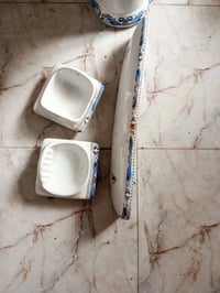 مغسله قدم مع خلاط جدد غير مستخدمات صناعه مصريه مع رف صابونه وحافظه كلن...