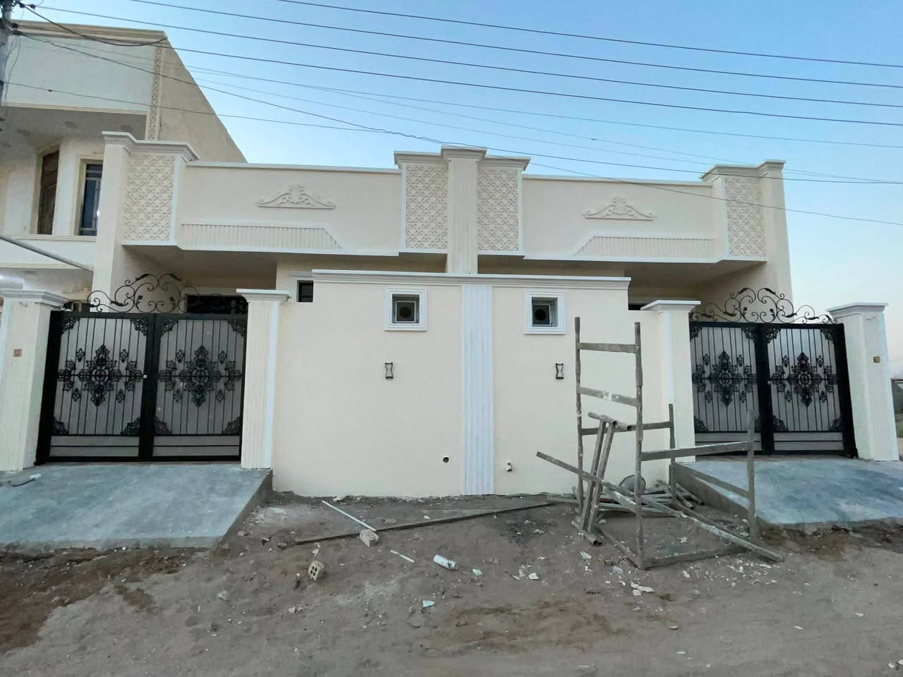 [[بسم الله الرحمن الرحيم]]
    🏡     🏘      🏚 فرصه مميزه

#يوجد_مشتملات2_للبيع

#العنوان  الفلوجة 
#المنطقة حي الشهداء // مقاطع٢٠ نافذات عل اربعين البرديني 
 
✅المساحة المشتمل الواحد  : 125م
⬆️ الوجة : 6 وربع م
🏞️النزال : 20م
 
#مكون_كل_مشتمل_من 

غرفة 1
استقبال 
صالة 
مناور 
مطبخ
صحيات 
الارضيه بورسلين
الجدران سيراميك 
ضلع منفصل
نظام كامرات

                       #بناء 🧱 : طابوك
      
       #شارع 🏞️⬆️⬆️ : 10م 

  #السعر_محدد_من_قبل_البائع 
        
    ⚖️⚖️   نوع الملك : طابو صرف تحويل مباشر 🏙 

            #السعر_الواحد💰77مجال بسيط 
      
         #للأتصال_او_واتساب 📞  ***********
         #للأتصال_كورك.   📞.      ***********#بسمي اني صاحب المشتملات 
@#
