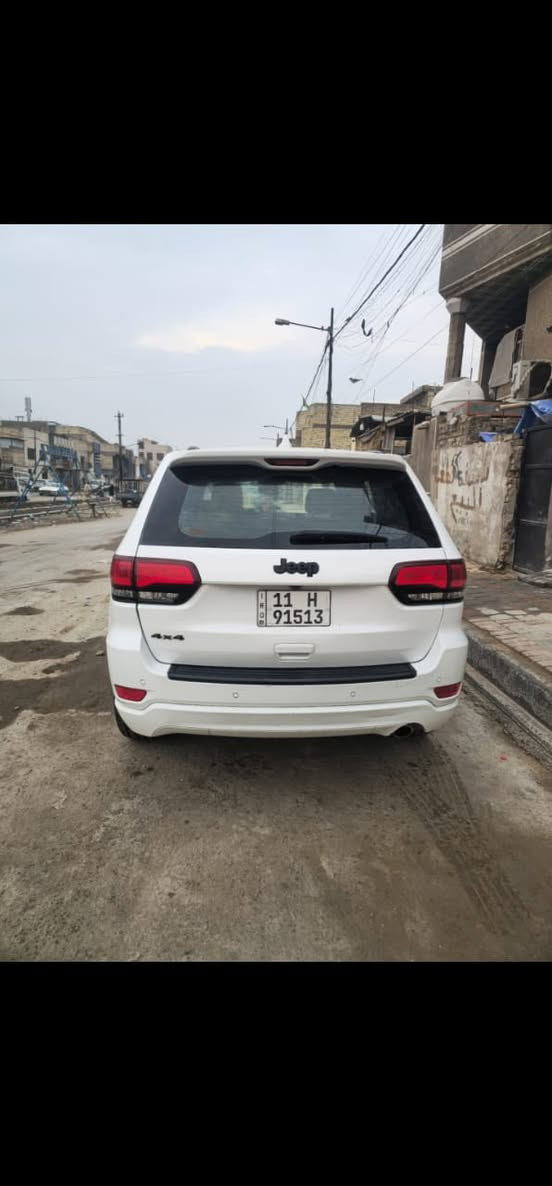 سلام عليكم سياره اجيب بلاك توب موديل 18فول موصفات رقم بغداد جديد بسمي ماشيه 60 الف صور الحادث بلمنشور بدون يبرباك العنوان بغداد جميله السعر 230وبيهه مجال رقم الهاتف ***********
