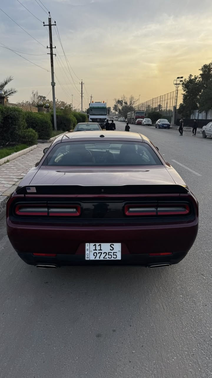 السلام عليكم 
جالنجر sxt 2020 
حادث جانبي بجم كبس 
سونارها موجود
سيارة مكينه كير تبريد كفاله 
عليها عدسات زنون ليزريه ومحدث كت
ملاحضات بسيطه جداً بلكشر مبينه بلصور
رقم بغداد سنويه باسمي تحويل ثاني يوم
 سياره نضيفه وحلوه ونشطه وبلعافيه ع الياخذها 
سعر 174 وبيها مجال حگ جيتك
مكاني بغداد / المشتل 
***********
