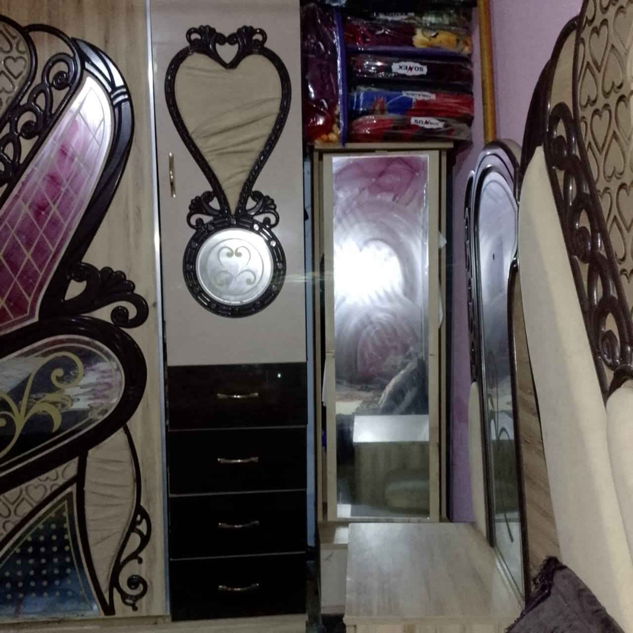 سلام عليكم غرفه خشاب تركي
نطيفه حلا من صوره  للبيع مكان الحمزه الشرقي ***********
