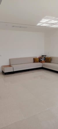 كنبة ٩م • صنع يدوي • قماش متين