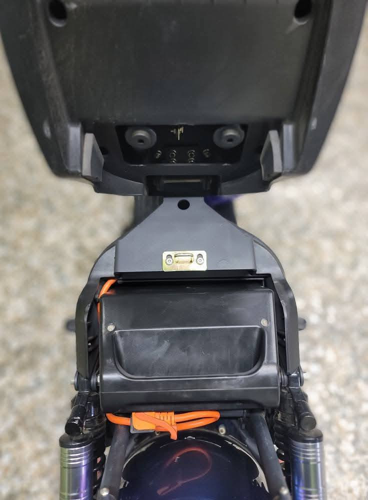 أقره للنهايه السعر أسفل الكتابة
السلام عليكم.. مكلف بالنشر...دراجه هارلي الحديث 2025 الوحيده بالعراق /بطاريه (ليثيوم ) فوسفات الحديد 15 أمبير/ 60 فولت حجم الملف 2000واط .
 السرعه 80/70 حقيقي ، تقطع مسافه 25/30 كيلو بل شحنه الواحده... اطارات أمامي خلفي جوبلس , دسك أمامي خلفي ، ويل كب .. نظام... APS... أمامي خلفي ... مخرج USP ... عدد السرع 3 كهربائيات كلها شغاله ، اشاره ، دبل اشاره ، لايت عالي ناصي ، هورن ، سكن ، سطاب لايت ، شاحنه اصليه وكاله ، تدعم الشحن السريع والأيقاف الذاتي عند امتلاء البطاريه ... وصل المعرض والجادر والخوذه والعده الاصليه مع الدراجه ، السعر (1,750)/ (مليون وسبعمائة وخمسون الف)  وبيها مجال للشراي من صدك يشتري مو يراسل وما يشتري بس يعامل وماكو هيج سعر بهيج مواصفات مكاني بغداد الدوره ..
صاحسب الدراجة المعاقب العراقي وبالخدمة


**إذا كنت صاحب هذا الإعلان وتريد حذفه لأي سبب، رجاءا أرسل رسالة إلى الدعم الفني**