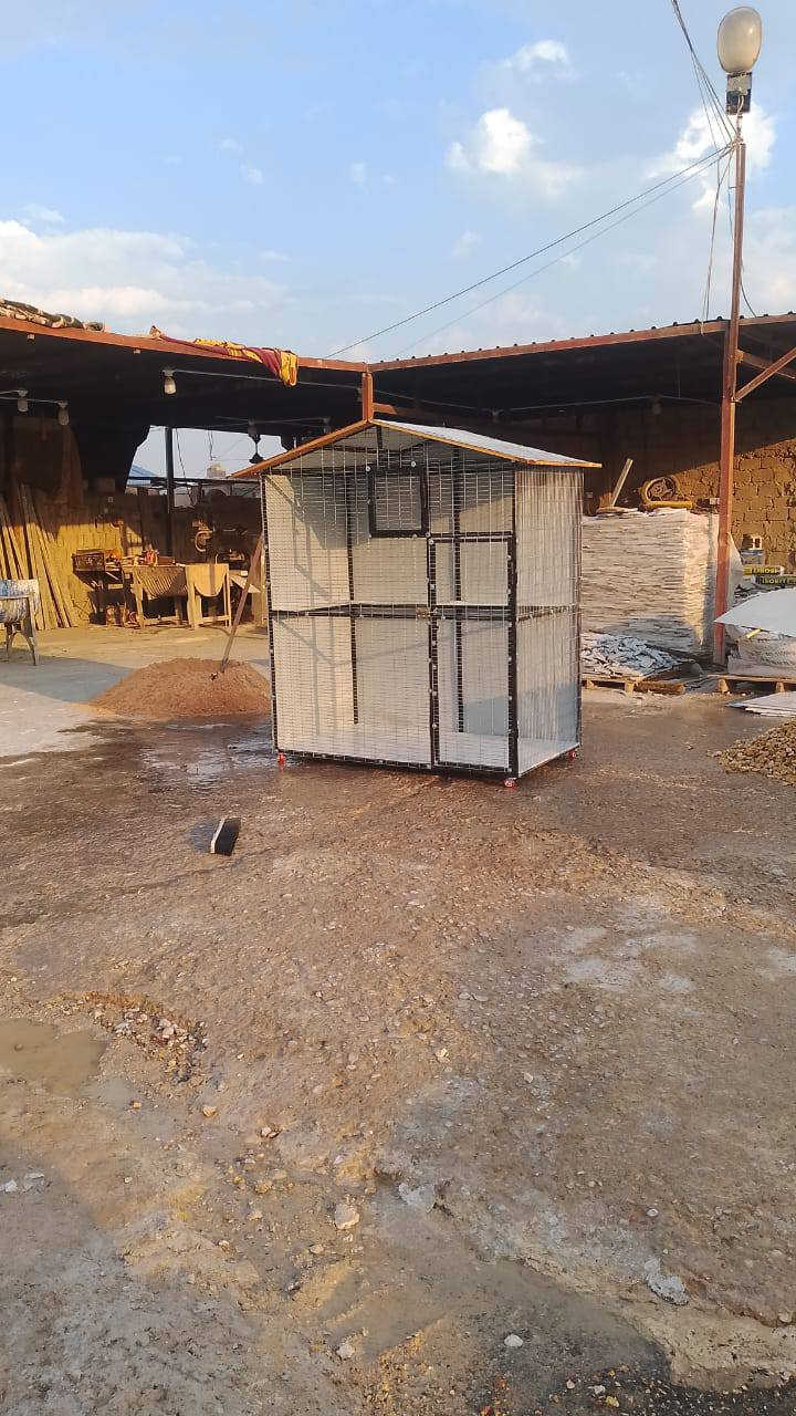 قفص حديد تكمه عرض 150 وارتفاع 175 كامل للبيع السعر 140 بي مجال عنوان رمادي شارع النخيل باتصال بالرقم ***********
