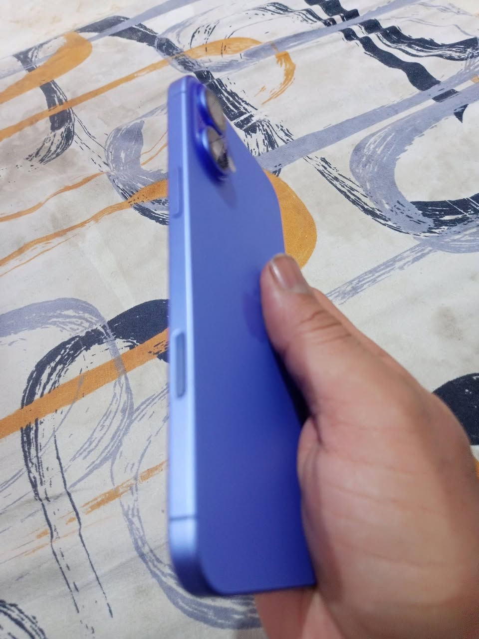 ايفون 16بلس ذاكره 256 بطاريه 93بلاد مكفول من كلشي صارله شهر من اخذته سعر 950وبي مجال مكاني بابل الاتصال ***********
