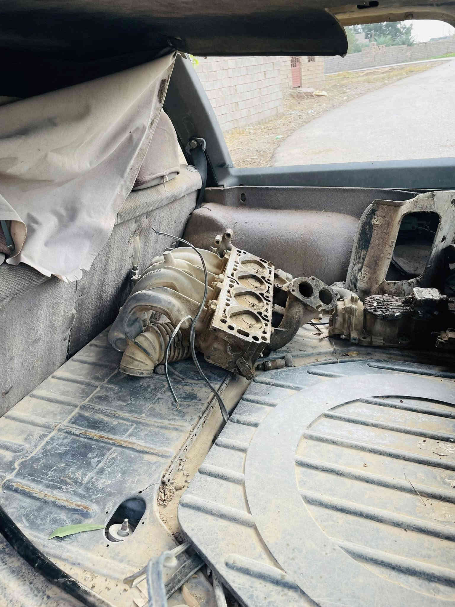 سلام عليكم سياره لل بيع فقط رقم فحص كركوكً شرط التحويل بيها قسام شرعي سياره بلاديه يعوزه ترتيب سعرها مناسب محرك مفصخ ابيعا عله وضعها يعني بدون محرك تيرات نضيفه صدر كير فقط المحرك مكاني تكريت 
سعرها 6 اوراق قفل قفل بدون معامله 
لرقم***********
