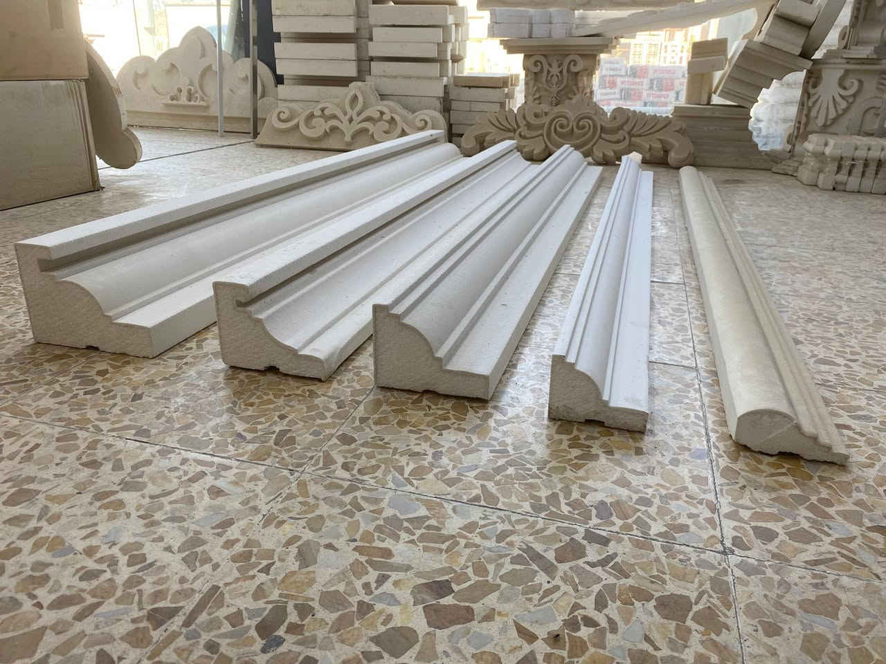 واجهات فوم تطعيم
السلام عليكم فوم تركي واجهات 
كل الاشكال متوفرة تاج ومشطب وكوبلن ونقشات وزاوية 
للاستفسار ***********. العنوان شارع ابواياد سيراميك
