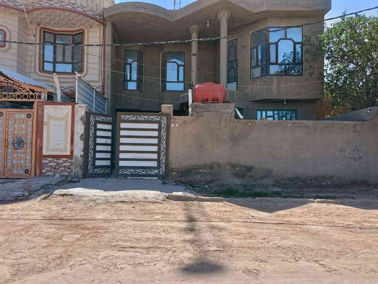 بيت للبيع طابو صرف 
منطقه الزهور ابو مهدي 
مساحه 200م 
مقابل خدمات 
بناء سنه 2016
بيت طابقين 
يتكون البناء من 5 فرف + صالتين + استقبال + مطبخ + صحيات داخل وخارج 

للاستفسار مراسله الصفحه 
او اتصال ابو احمد 
***********
***********
