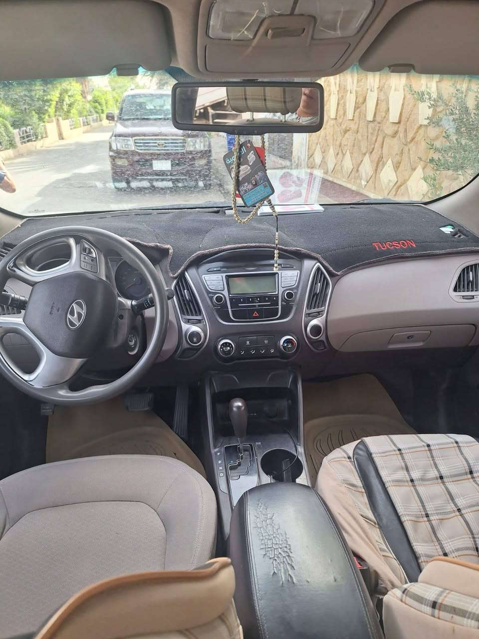 السلام عليكم
توسان ٢٠١٢  بيهة ربع بنيد صبغ وبارد بجهة جنب السايق
رقم بغداد الانكليزي السعر ١٣٧ مكان السيارة ديالى بعقوبة باقي التفاصيل ع الرقم ***********
