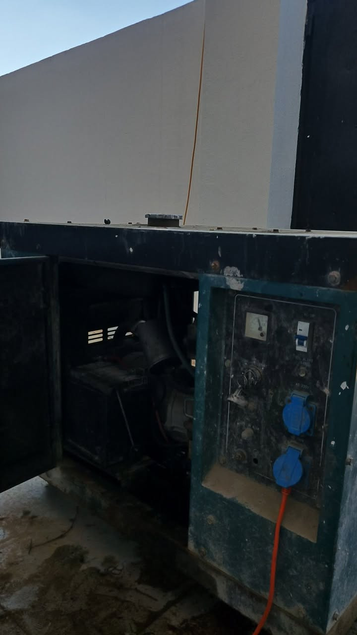 مولد كاز بحاله جيدة ٢٠ امبير للبيع ***********
