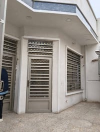 دار لليجار مساحه 100متر. جديد يحتوي على غرفه وصاله ومطبخ وحمامات وحولي...