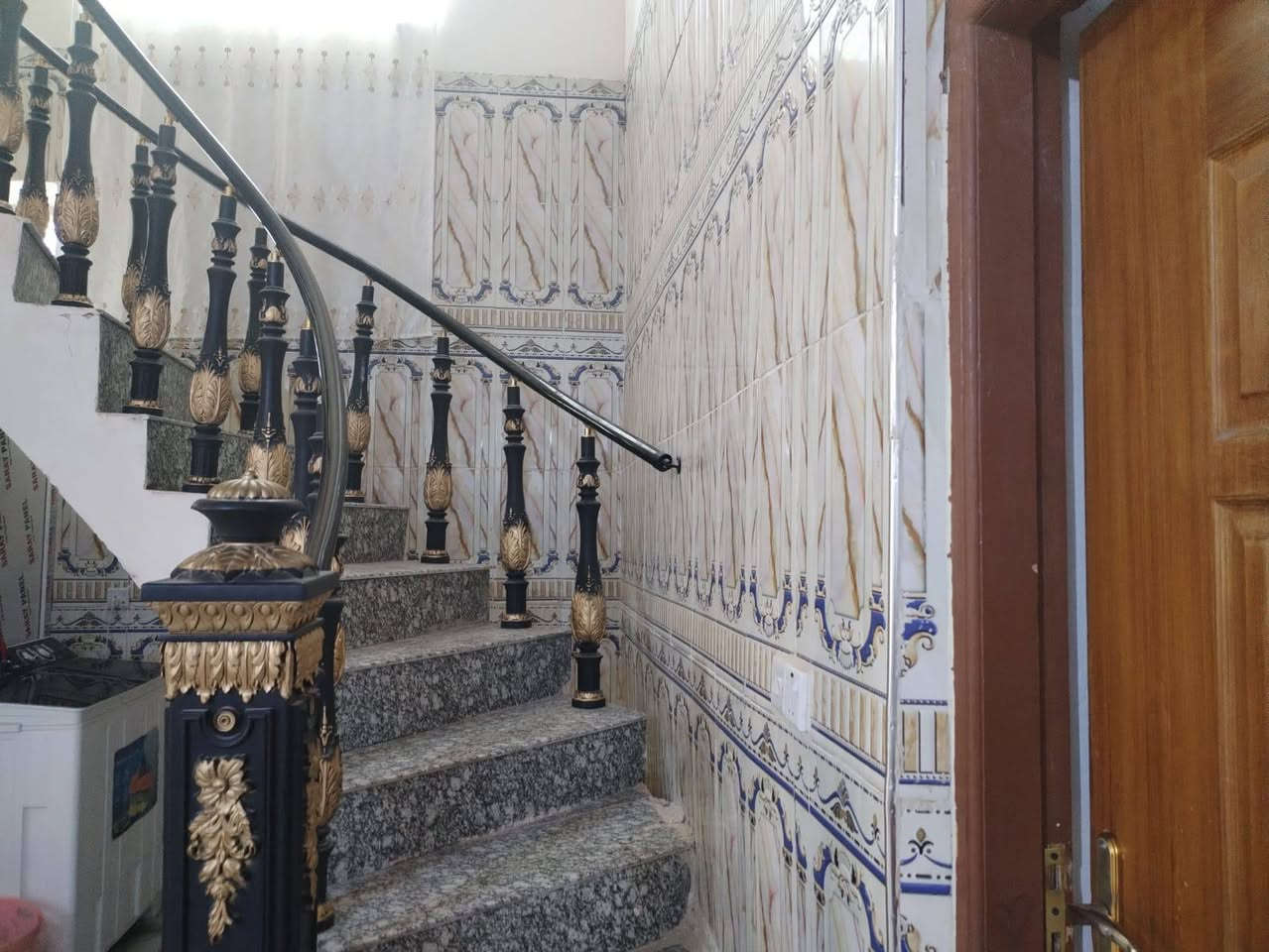 دار للبيع المساحه ٣٠٠ متر 
طابو زراعي سند ٢٥
يحتوي الدار على غرفتين نوم واستقبال ومطبخ وهول وصحيات عرض الشارع الفرعي ٨ متر 
بناء ٢٠٠ متر وحديقه ١٠٠ متر على طول البيت كما موضح بالتصوير ممكن تصير مشتمل
السعر مناسب بالنسبه للمنطقه 
العنوان حله ورديه خارج لف معمل ابو كيره قرب أسواق الشمري 
للإستفسار مراسلة الصفحه او وتساب او الاتصال على الأرقام التاليه 
***********

***********
