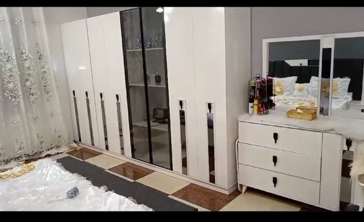 السلام عليكم
بيع لغرض الانتقال غرفة نوم تركية حديثة 10 قطع قطعتين نكسرن اثناء النقل جرارات ومرايه بقت 8 قطع كنتور ابواب نضافة 100 السعر 850 الف المكان حي أور قرب حسينيه المصطفى اتصل وتدلل***********
