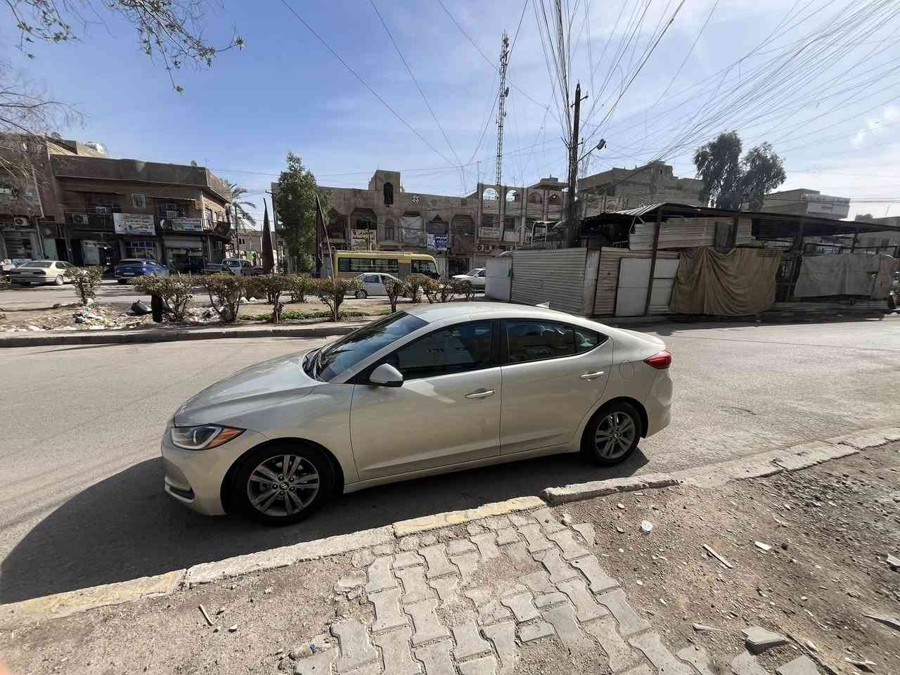 النترا موديل 2017 مكفول كير محرك شاصي طخم تاير بيها ٤ قطع صبغ دواخل سنويه تسمي شرط تحويل السعر ١١٥ بيها مجال بسيط عنوان بغداد جميله ***********
