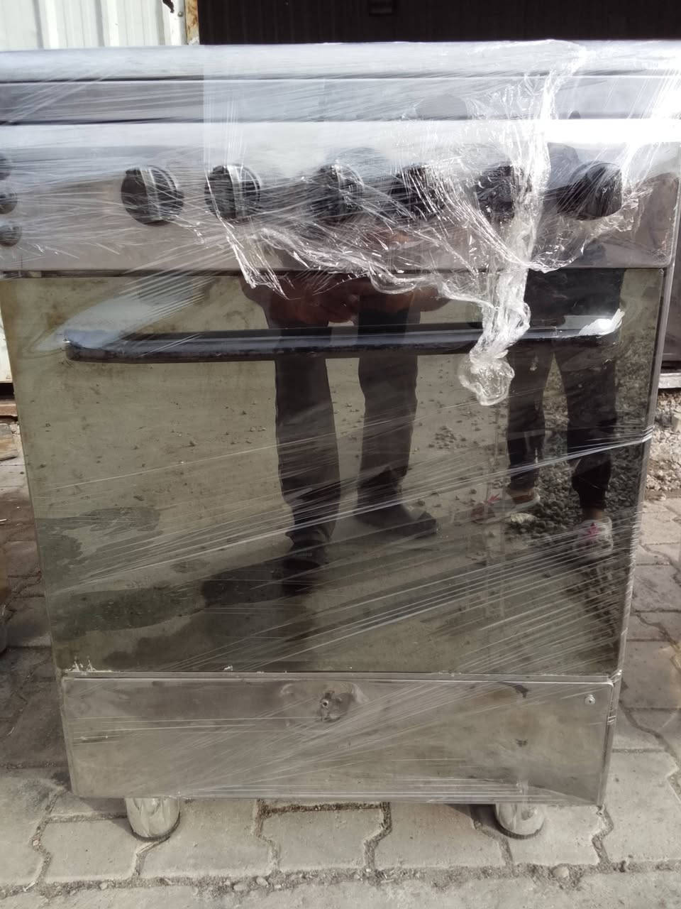 السلام عليكم متابعينا ورشة بيع و مراوس الطباخات
صيانة طباخات تصليح وتنظيف جميع انواع طباخات الحديثه والقديمه صيانة موقعيه     متواجدين على طيله ايام الاسبوع 
نتصلو وبل خدمه / واتساب*********** عمار
