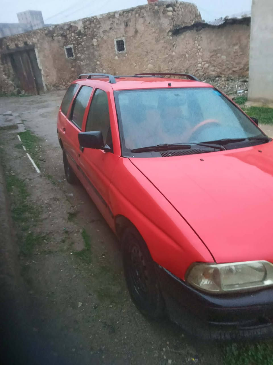 فورد للبيع سنويه وارقام جديده الشرطه التحويل كربون بنزين الكتروني سعر 25 بيها مجال صار على الرقم ***********
