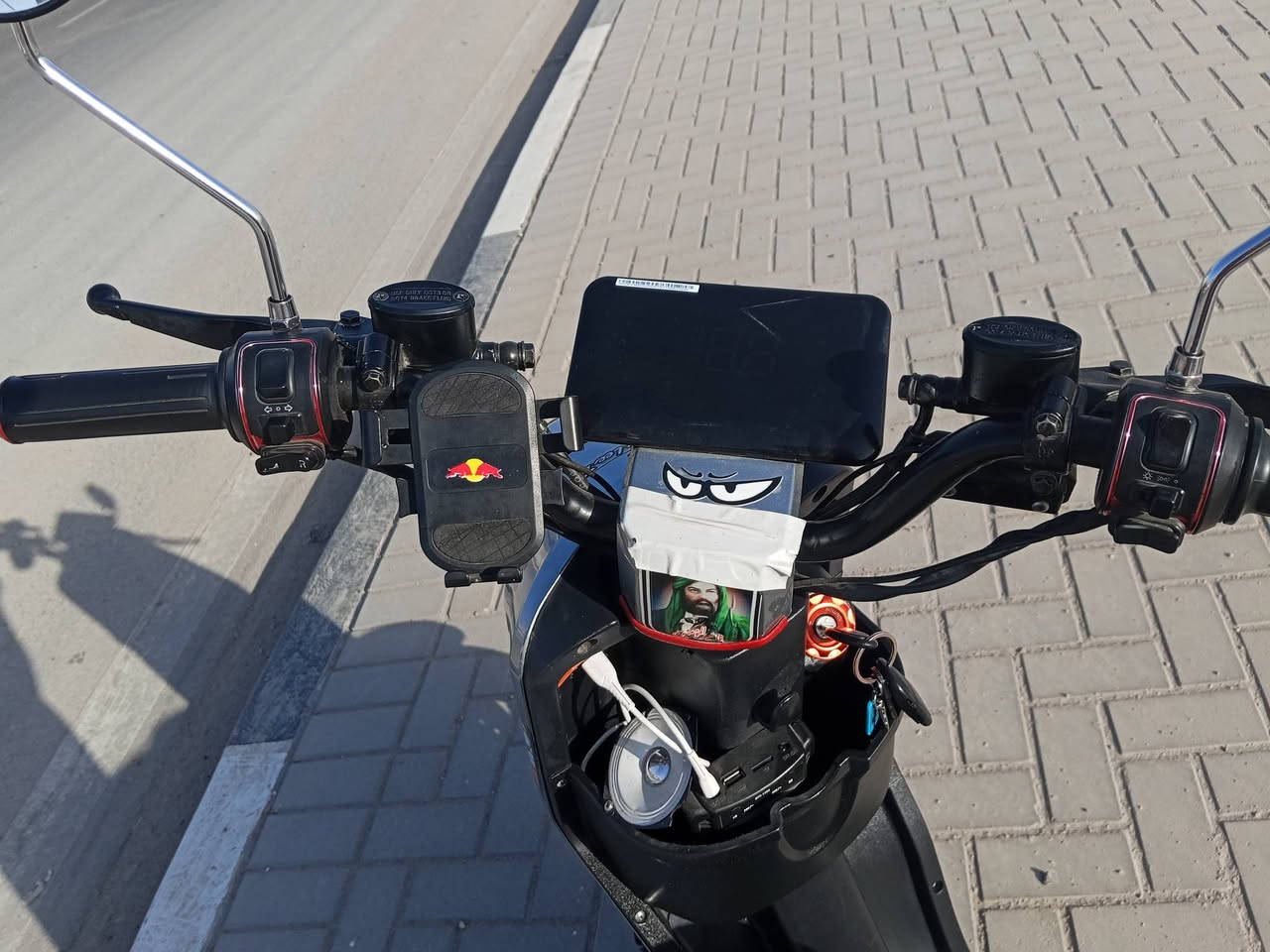 سلام عليكم  R9 من الوكيل ليدي نضيفه مابدل بيه شي فقط زوج تايرات ودسكات امامي وخلفي دراجه سرعته60 /5بطريات ونلي 12/16 شرط ادكلك بيه 40 كيلو يله تخلص  شحن  وغراضه كامله مجوده عندي السعر 425 قفل او مراوس حسب القناعه مكاني البصره القبله حي القائم رقم ***********
