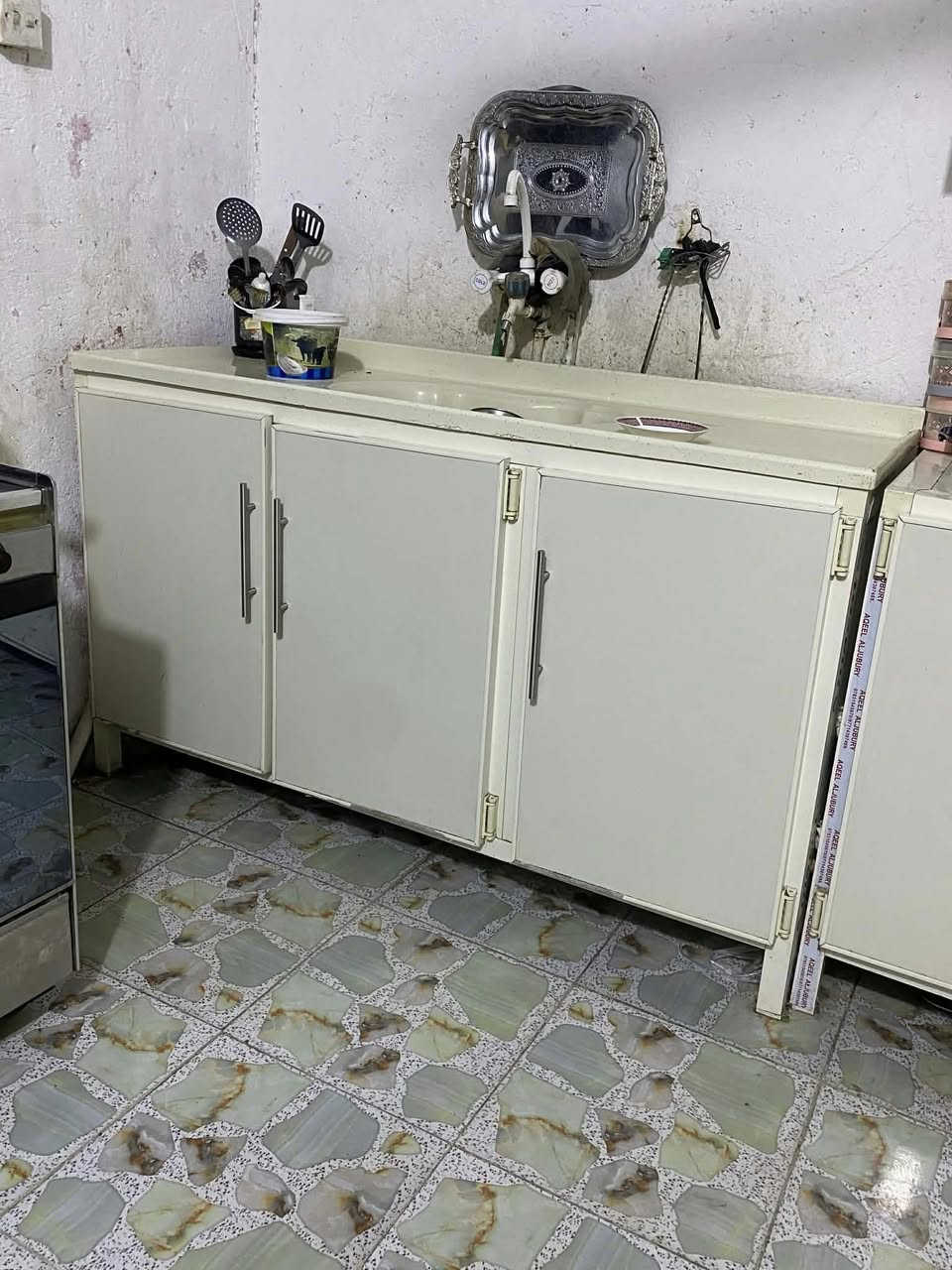 تخم عشر نفرات لون زيتوني سعره 350 مابي كسر ولا نازل وسفنجه عالي ويخبل تركي مو عراقي وكاونتر مترين مع المعلق ومترنص سنك مرمر سعره 350 تخم ملكي نظيف مابي كسر ولا سفنج نازل ويخبل سعره 350 بيهم مجال قليل للشراي 

‭0776 290 4332‬
