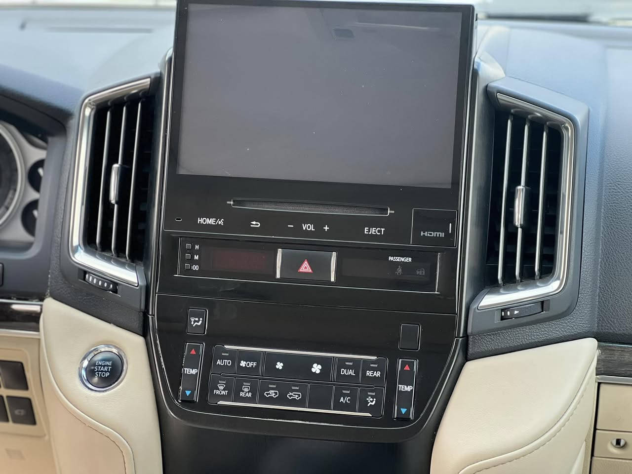 تيوتا لاندكروز موديل 2020ساز فول مواصفات 
5بصمات صندوك كهرباء رقم بغداد تحويل مباشر محرك 6سلندر ماشيه 100الف السياره كفاله عامه من اي ملاحظه حتئ الدعاميات مكاني الانبار الرمادي 
سعرها 550وبيها مجال 

‭0783 281 7280‬
