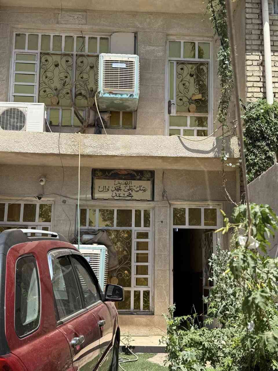 السلام عليكم للبيع مشتمل 50 متر واجهة 5 نزال 10 بيت بي تشجير موقع حي الجهاد الافين قرب اسواق عمار هاتف ***********
