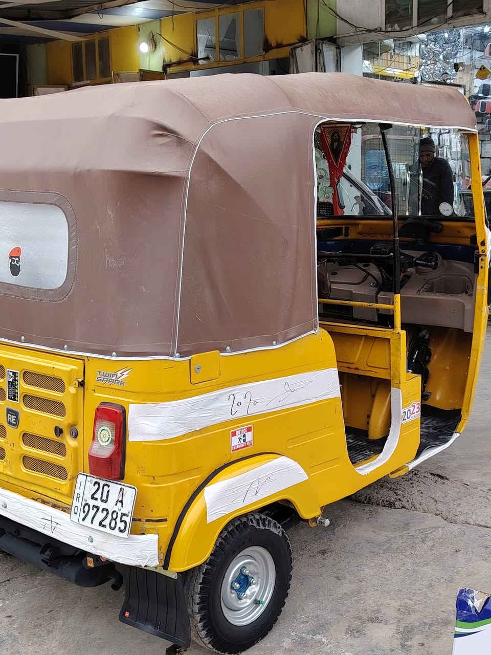 يا الله تكتك موديل ١٩شهر ١٢  يعني داخله بل ٢٠  معمره دوس  بيه طخات خفيفه مكينه اكسل كفاله  تكتك خرسه   مرقم نكليزي  مكان ديالى بعقوبه شراي يتصل 
***********
سعر ٥٩٠٠
