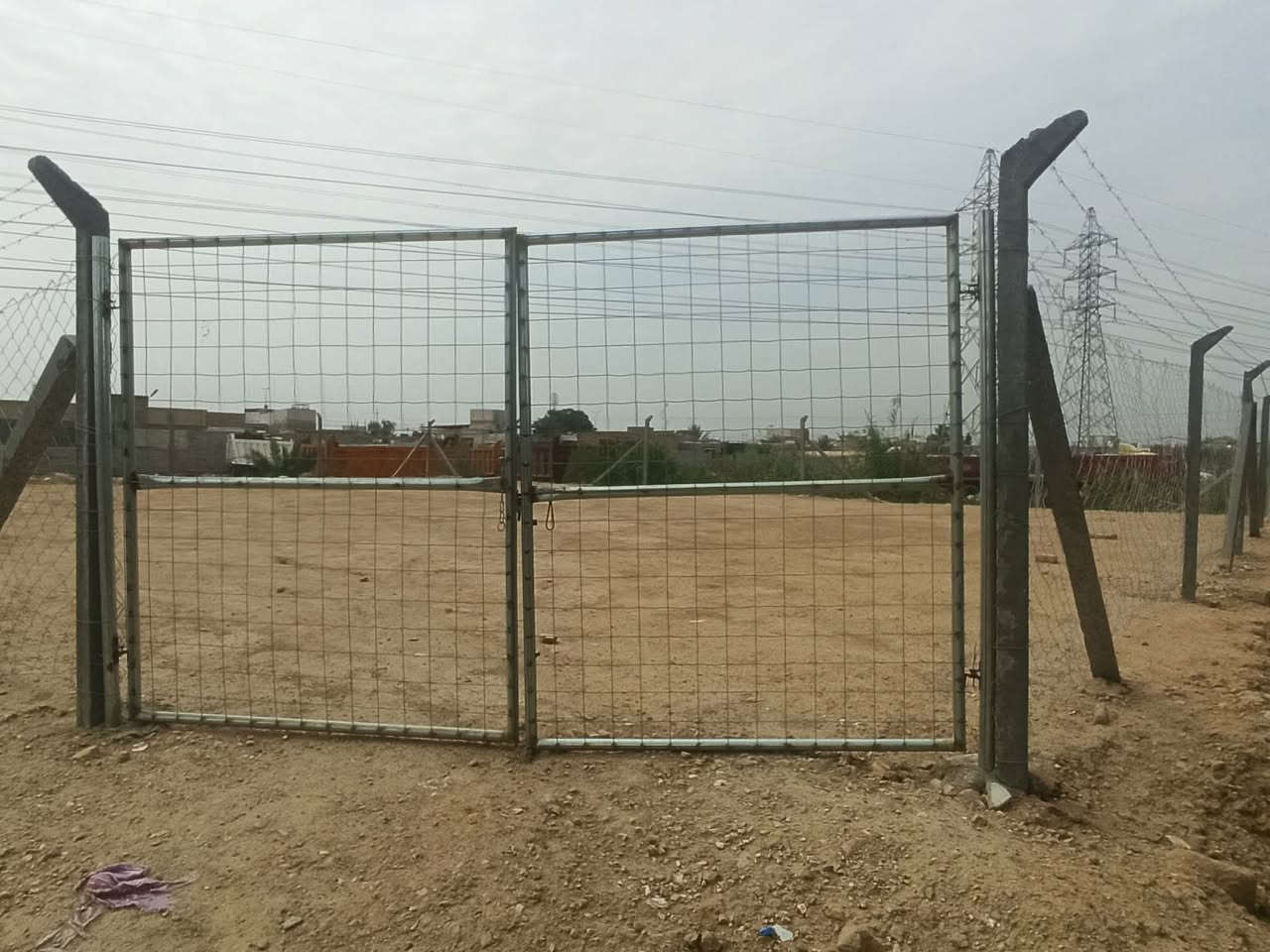 سلام عليكم عارصه 450متر مكانها نجف حولي قرب ساحت مضفر طابو زراعي مشموله بتطويب مسيجه ومدفونه كامله جيب مواد وبني للاسستفسار ***********
ملاحضه تبعد عن الإمام علي عشر دقايق
