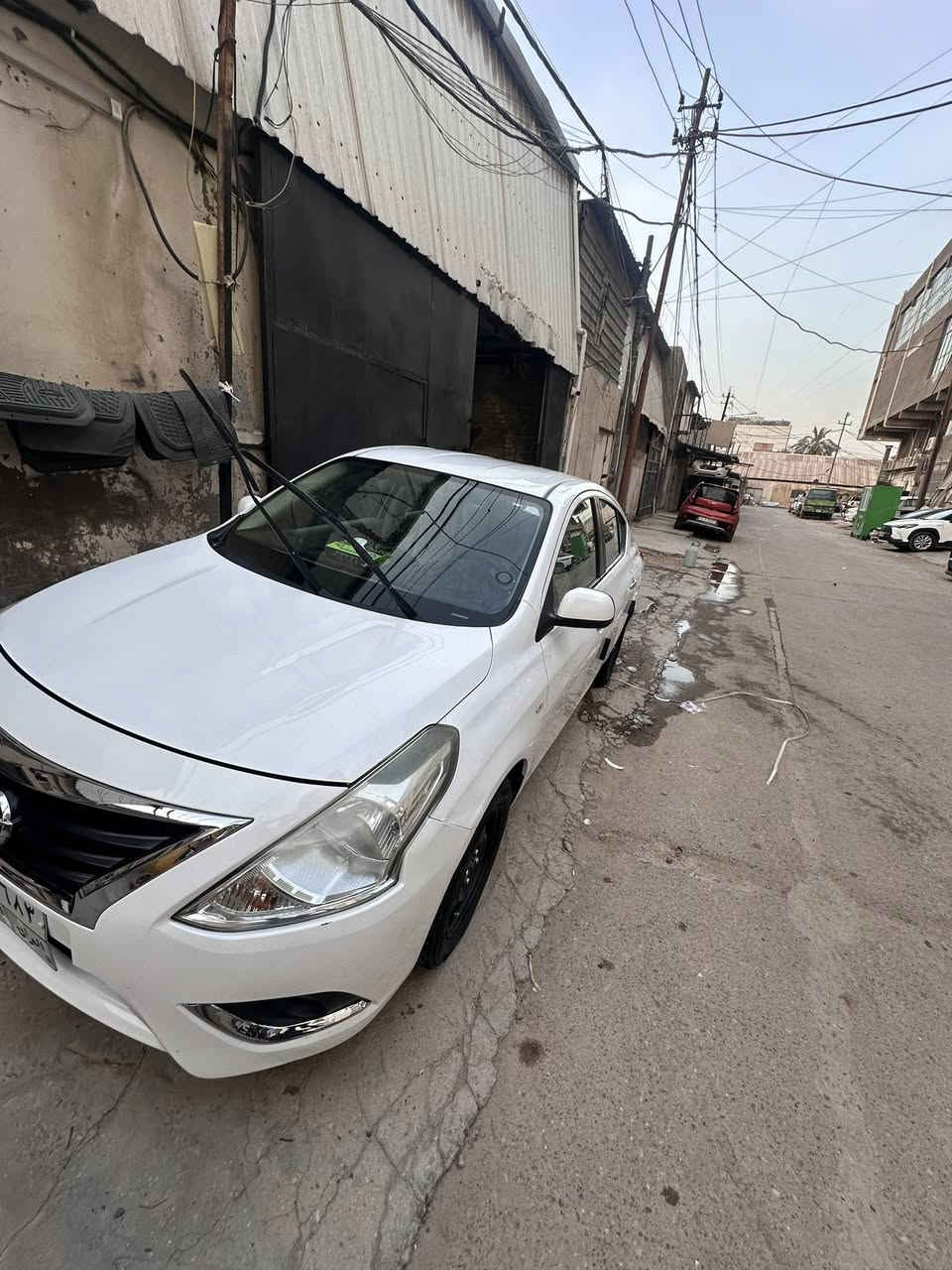 سلام عليكم نيسان سني هندي موديل 2021 
السياره كله نضيفه مابيه اي تبديل او صبغ غي الي موضح بالصور بارد بسيط السياه مسويله ادامه قبل شهر كامل دهن كير مبدل يعني كبل الشارع متحتاج شي كلشي بسياره يشتغل اذا تحب خابر مارد خاص تمام ***********
السعر 107
