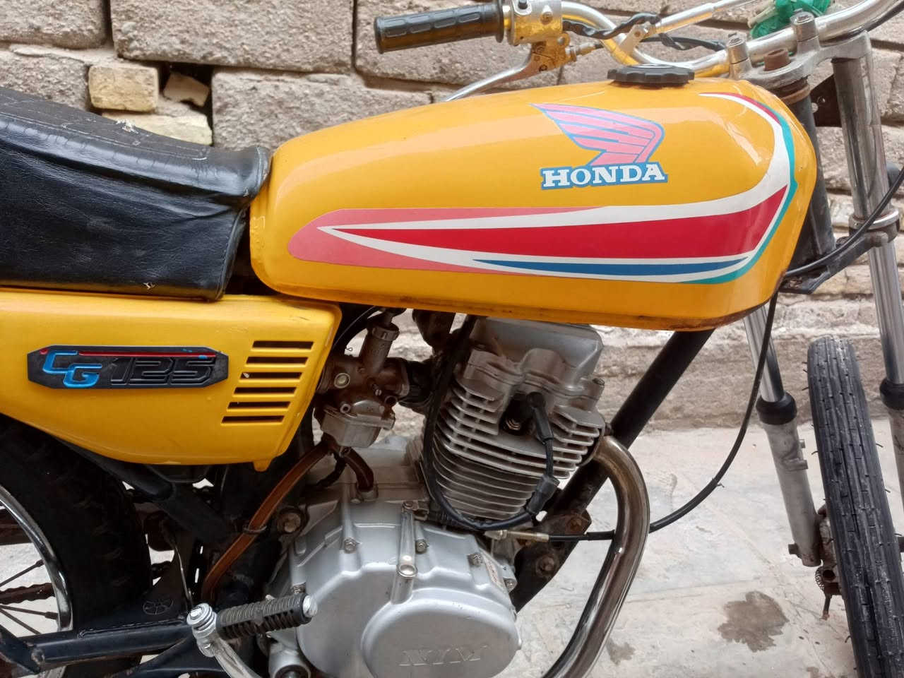 دراجه نامه جاهزه باتري وضفيره بس عوزه لايت محرك 23 مفتوح توه مجفته  الدراجه ادوات اتكفلك عشائر  السعر 350 وبيه مجال بسيد حك الجيه وهاذه رقمي بيه وتسات ***********
