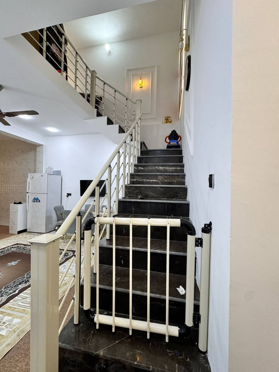 اسلام عليكم بيت مساحته 110 طابق واحد بيت جديد بناء درجه اولى البيت يباع مبادره فقط سعره 125قفل حي العسكري ال16قرب الشارع الرايسي اي استفسار *********** واتساب موجود ايضن
