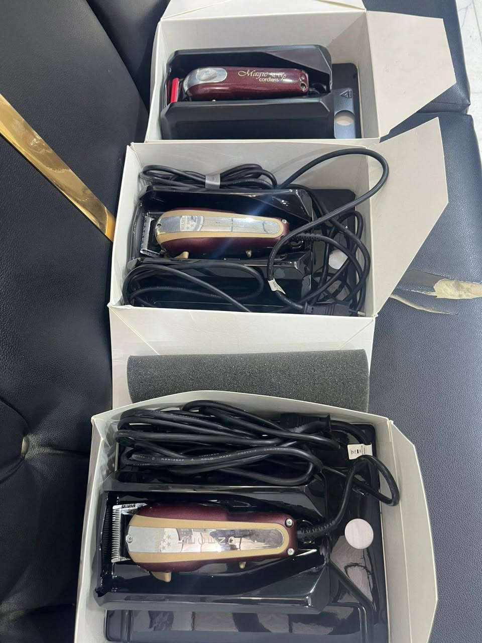 سلام عليكم مكاين WAHL ثنين كهربأيات وحده شحن
1-شحن مستعمله
2-لكهربأيات استخدام قليل جداً
تلاثتهن سعرهن 300قفلل
مكاني بصره
***********
