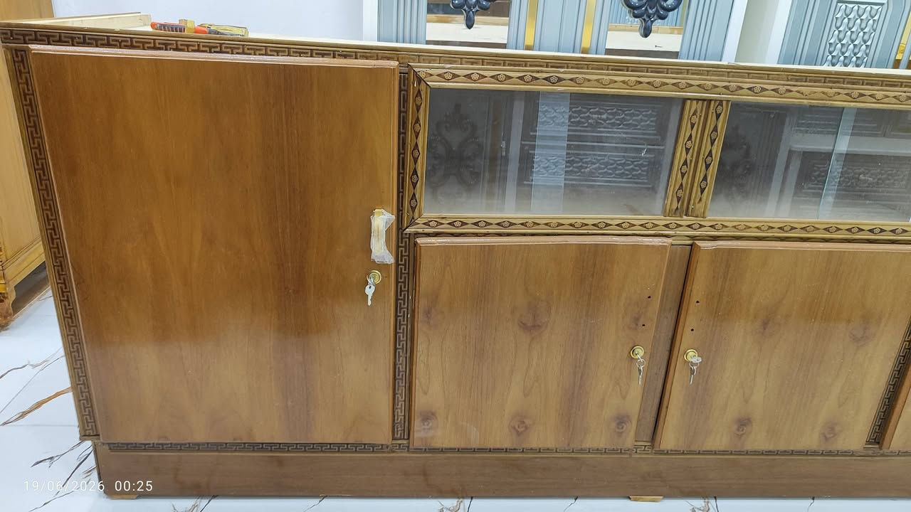 معرض نجارة المنتظر 
بوفية تزكام جديده  عليها تخفيض 50٪ وبسعر 125 الف فقط 
طولها 2 متر ونص 
📍موقع واسط قضاء الحي شارع الشباب 
للستفسار التصال 
***********.   علي

