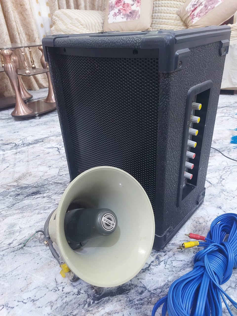 جهاز مكبر صوت شحن مع سبيكر مستعمل مع كيبل فيشه عشرة متر للبيع


**إذا كنت صاحب هذا الإعلان وتريد حذفه لأي سبب، رجاءا أرسل رسالة إلى الدعم الفني**