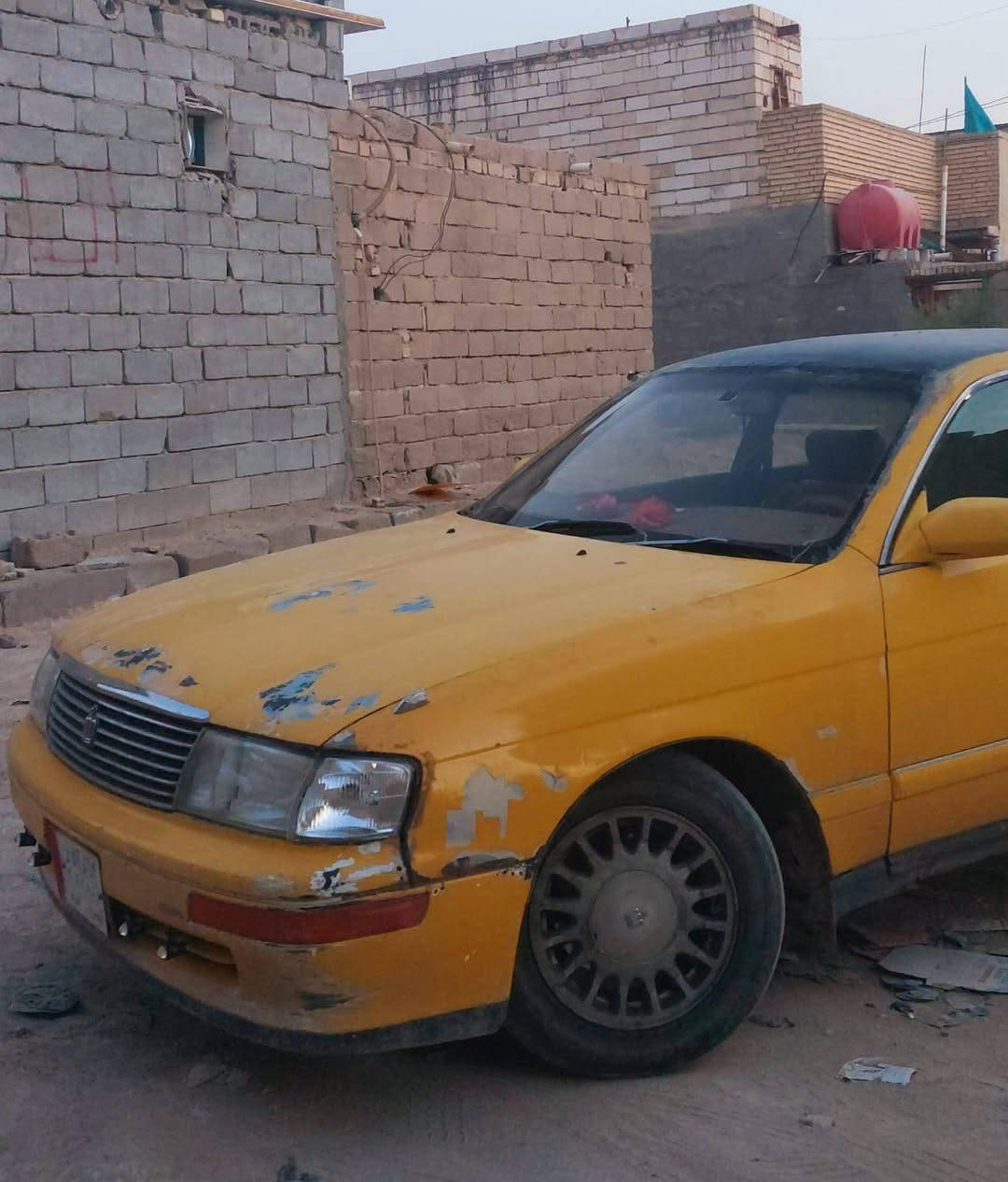 للبيع سياره تيوته بطه جاهزة موديل،2000 بيها تبريد وما ناقصها شي نضامها بانزين وغاز غرفتها جديدة محرك وگير مكفولات ترايها 180 
الباقي شوف العين 
سعرها 28 وبيها مجال
ابيع كوم حديد 
مكان البصرة شط العرب قرب الجسر الإيطالي 
رقمي *********** البصرة, العراق
