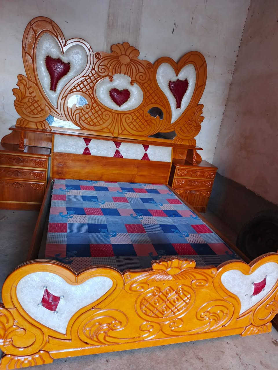 سلام عليكم غرفه نوم للبيع صاج ثقيل ونضيفه ونقش حديث الغرفة مستخدما5اشهر سعر 750الف وبيها مجال وكو توصيل***********
