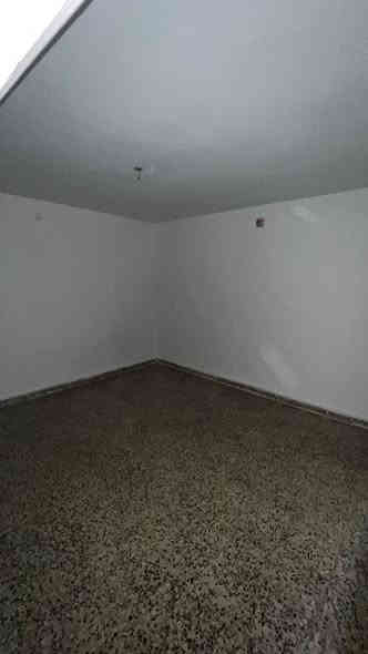 للايجار في السيديه 
بيت 150 م ارضي معزول عزل تام 

يحتوي على غرفتين نوم وصاله ومطبخ وخدمات ومنور

وكراج وحديقه 

شارع 20 م قرب التجاري 

يصلح سكني او تجاري 

ب900 الف قفل 

للاستفسار
***********

***********
واتساب
