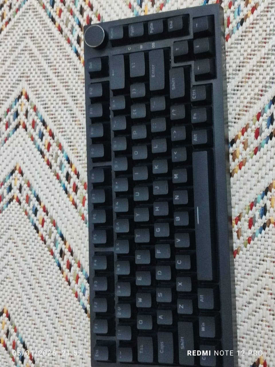 كيبورد ajazz عدد 2 اوحد بدون باكيت ميكانيك ak820 ريد سويج والثاني ajazz مع الملحقات  ak820 مغناطيسي  جديد الاستفسار على الرقم *********** وت سب
