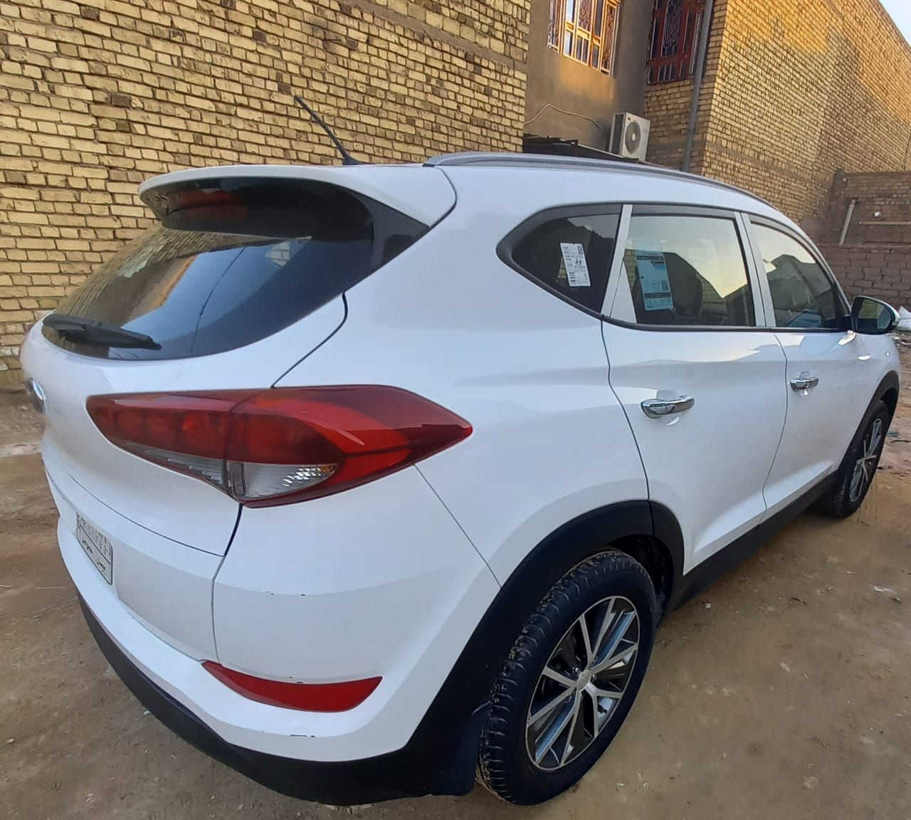 السلام عليكم 
توسان 16 ابيض خليجي محرك 2000دوش مكفولة محرك وصبغ عدا بارد بخشم البنيد وباب السايق رقمها ميسان مكان السيارة العمارة السعر المطلوب 166 بيها مجال
*********** رقمي للتواصل
