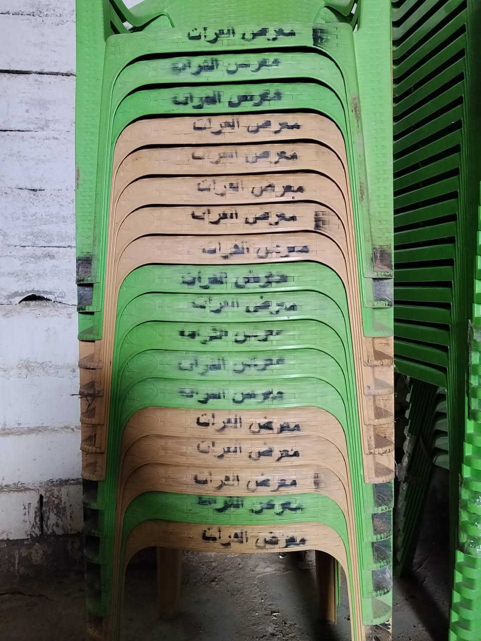 سلام عليكم  كراسي العدد 250 وطبلات  للبيع  مكان ناصريه سوق الشيوخ  ***********
