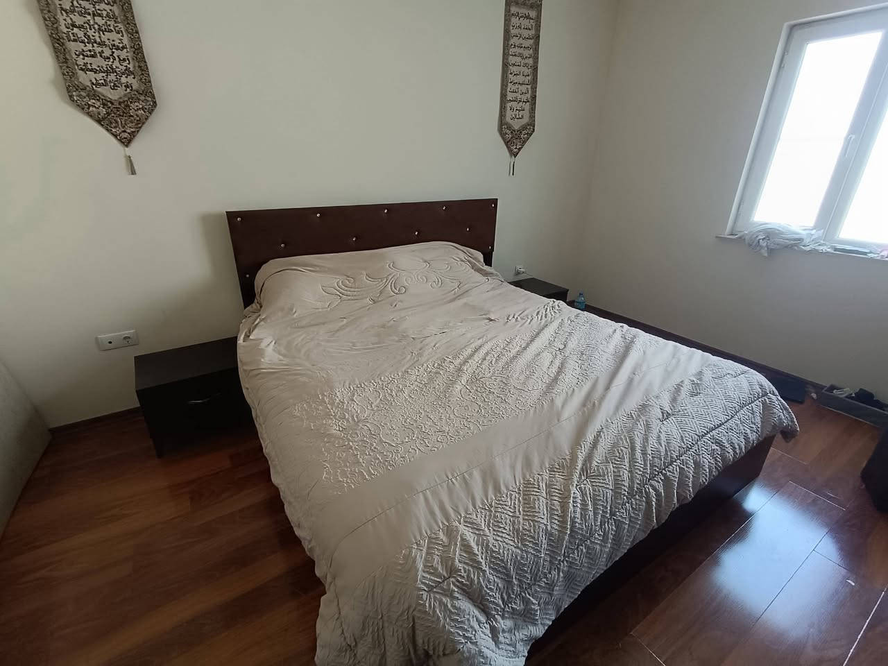 غرفه نوم للبيع سعرها 200 مكان تناهي ***********
