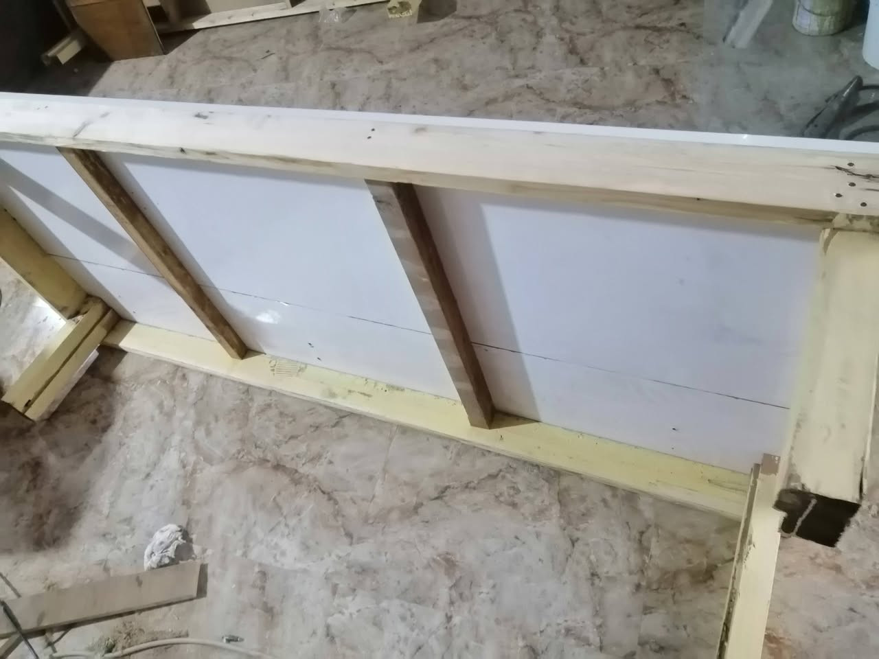 سلام عليكم من رخصة الادمن تخت جربايه نفر عرض ٨٢ سنتم طولها ١٩٥ مكانه كربلاء قريب شارع الحافظ عمود ١٣١ قرب دلالية الضياء الاتصال على الرقم *********** *********** سعره ٤٠ شغل
