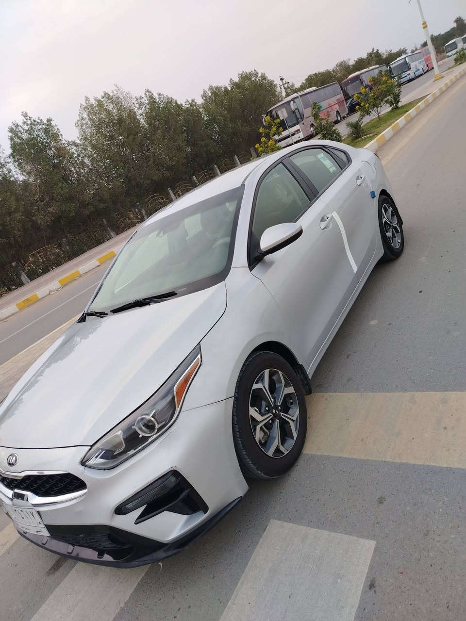 السلام عليكم فورتي 2021 سياره جديده مكينه ما سياره معوقين وكله مضمونه مفتوحه كير حداديه تبريد جاهزه السياره حادثها جملغ خلفي مصبوغ بدون دواخل  وهذ سونارها موجود بل صور  سعر 115 وهذ رقم راعي ***********
