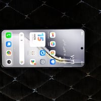 كامون ٤٠ بريمير • ذاكرة ٢٥٦ • كاميرات ٣×٥٠مب