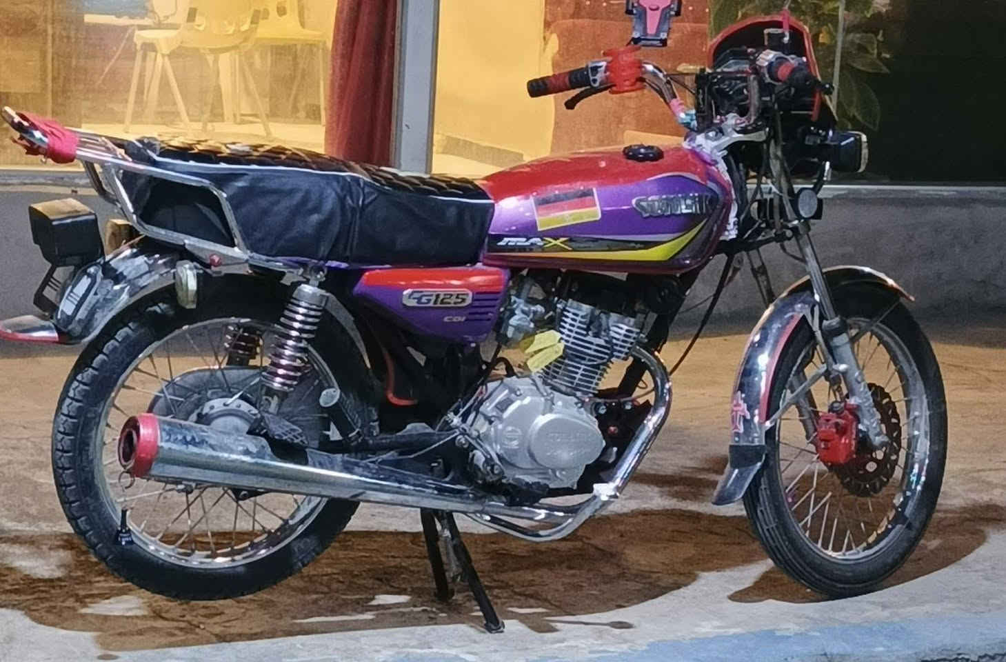 دراجه تايكر موديل 23 البيع مكفوله كفاله عامه وراق كامله دراجه خير من الله  تجي شوف بعينك حلا من الصورة والشراي بيك خير وتدالل ***********
